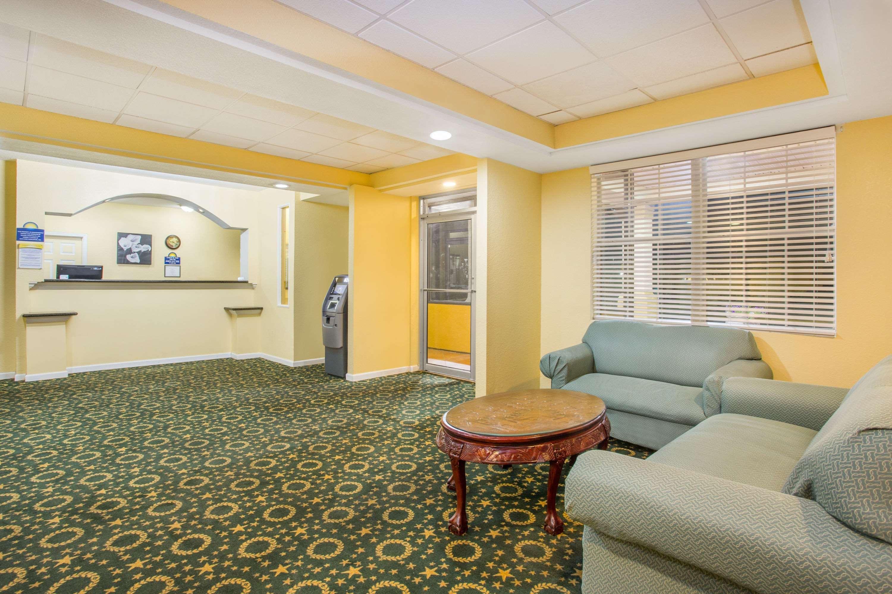 Days Inn By Wyndham Blytheville Bagian luar foto