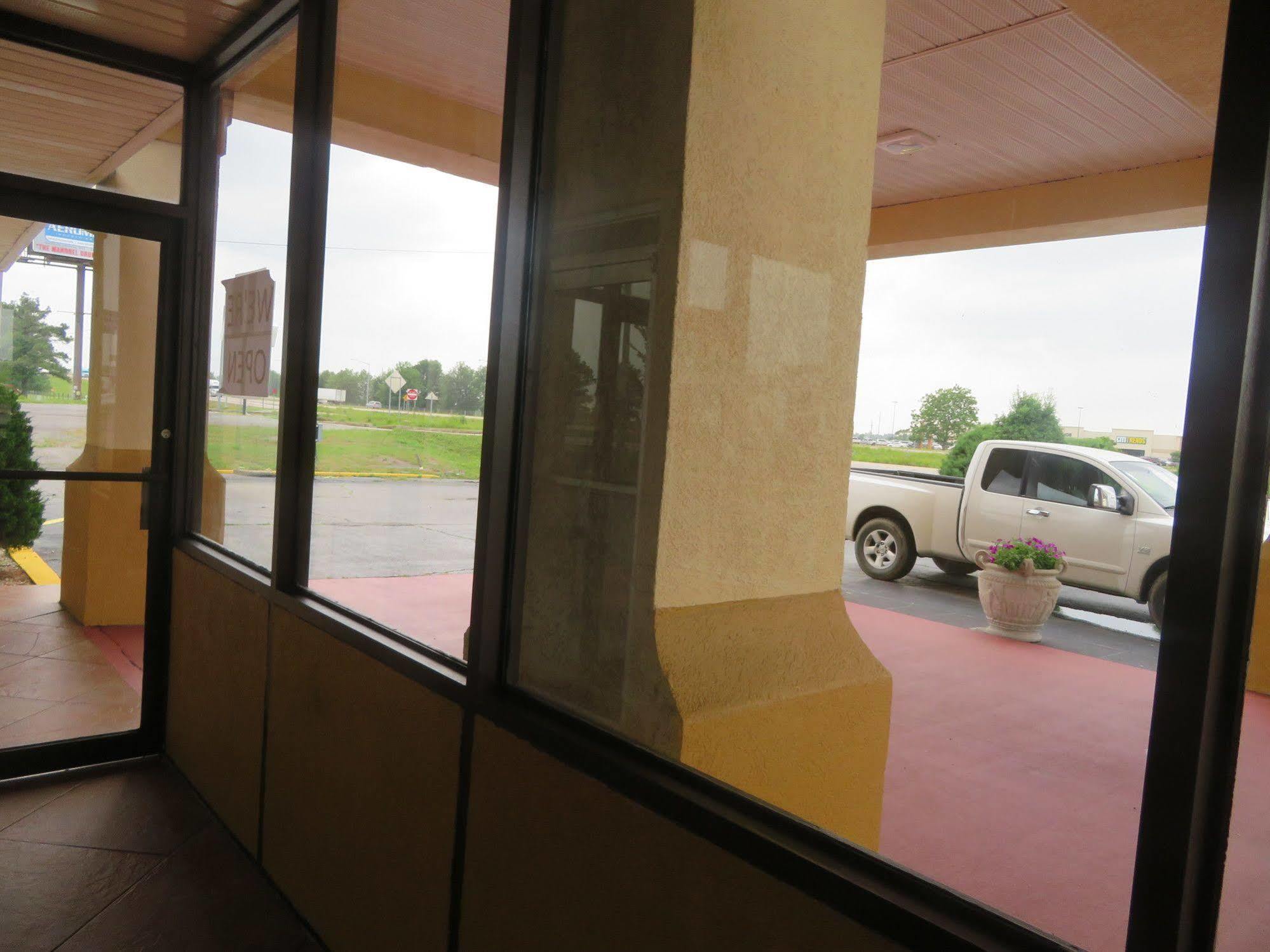 Days Inn By Wyndham Blytheville Bagian luar foto