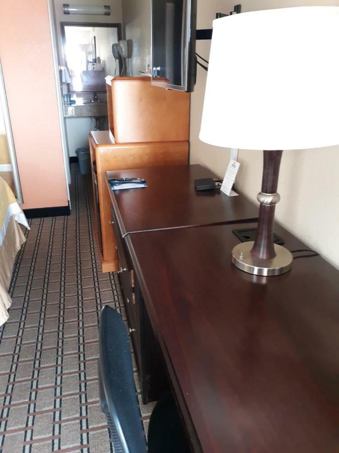 Days Inn By Wyndham Blytheville Bagian luar foto